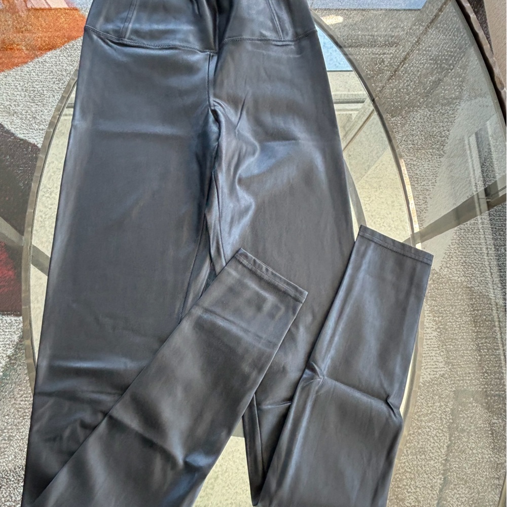 Aritzia Wilfred Free Daria faux leather leggings